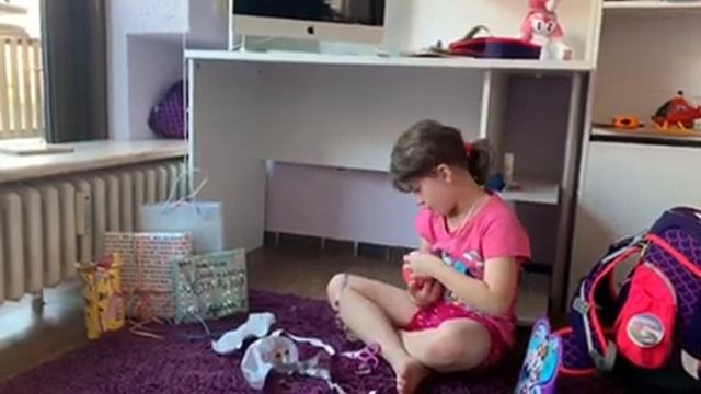 Распаковка подарков у себя в комнате после Дня Рождения 2 часть смотреть онлайн