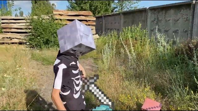 Minecraft in Real Life POV - GIANT FOOTPRINT SURVIVAL in Realistic Minecraft EN LA VIDA REAL RTX смотреть онлайн