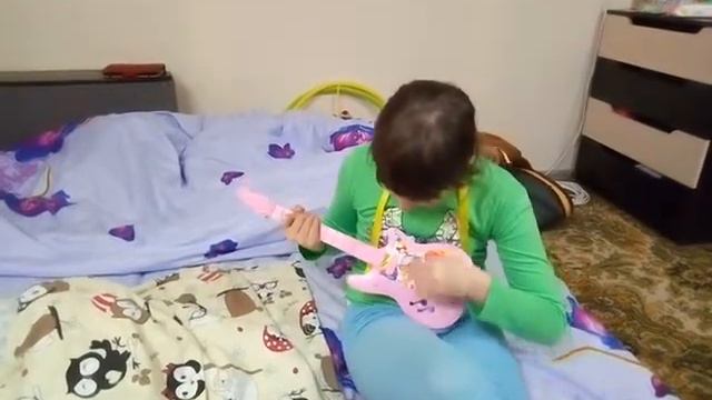 Играем на гитаре. 🎸 смотреть онлайн