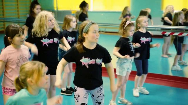Zumba dla dzieci - ROCK THE BOAT (ZIN 102) - Glow up Dance Zumba Kids смотреть онлайн