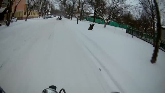 Обкатка первого снега и обзор конструкции очень хороших мотоциклов. смотреть онлайн