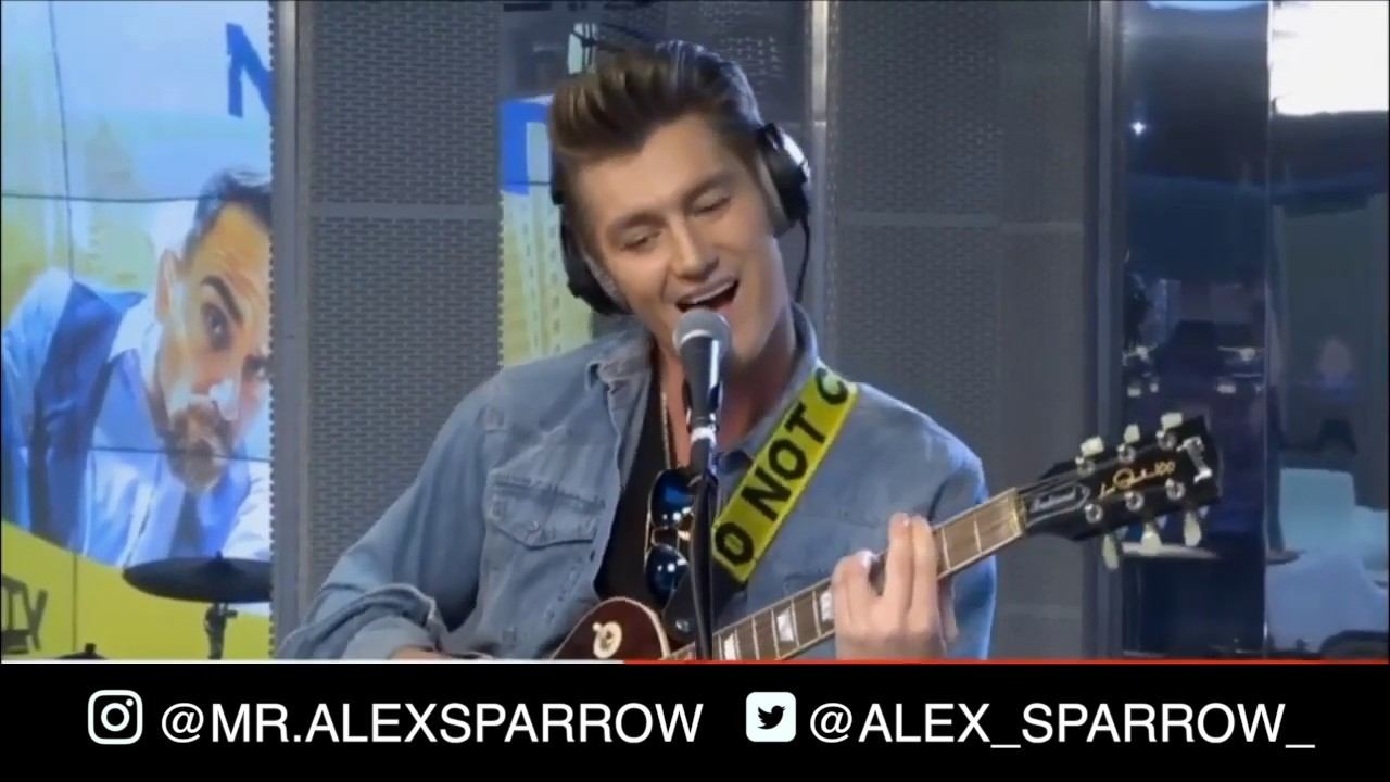 Алексей Воробьев на Авторадио - акустическая версия "Отдал тебе сердце" и интервью смотреть онлайн