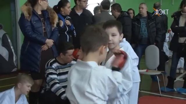 Соревнование самых маленьких. Открытое первенство района прошло по карате смотреть онлайн