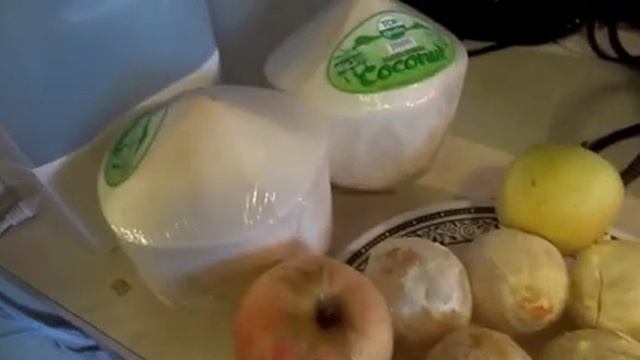 CARROT APPLE ORANGE COCONUT JUICE AND RAW FLAX CRACKERS смотреть онлайн