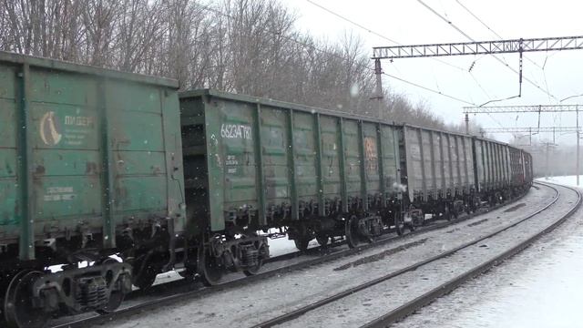 Электровоз 2ЭС5К-508 с грузовым поездом смотреть онлайн