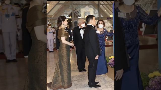 ประมวลภาพในหลวง พระราชินี ประกอบเพลง “รักกันไว้เถิด” смотреть онлайн