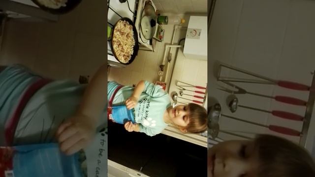 Готовим макароны по-флотски (с тушенкой) смотреть онлайн