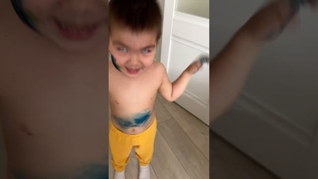 Алмат и рисование #краски #рисунки #3годика #дети #батут смотреть онлайн