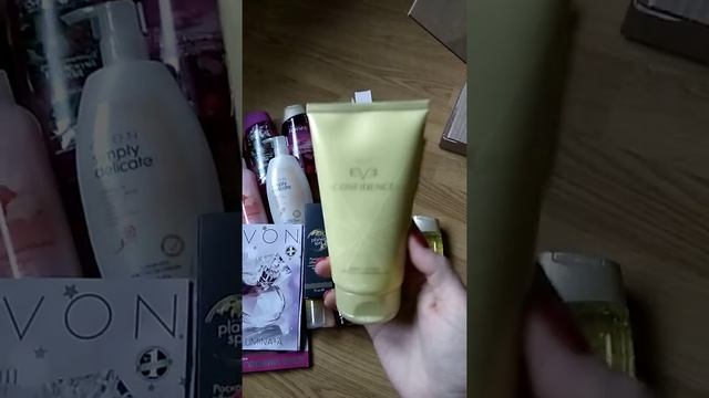 Обзор пакета-сюрприза 15 каталога 2018.Avon смотреть онлайн