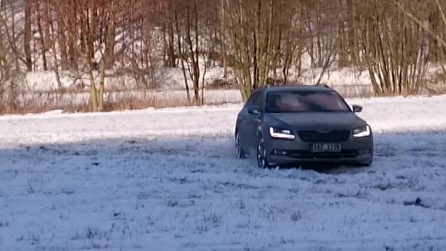 Škoda Superb 3 Combi 4x4 in action смотреть онлайн
