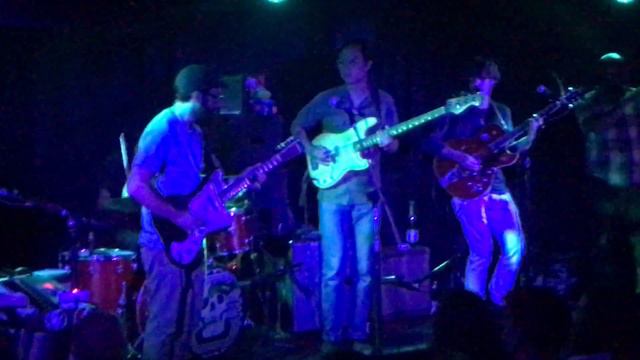 Woods - Sun City Creeps смотреть онлайн