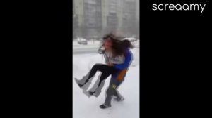 Красиво кидают  девушек на прогиб!