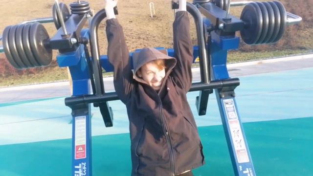 VLOG:Никита вытянул 80 кг на прес, скинул свой телефон с 4 этажа смотреть онлайн