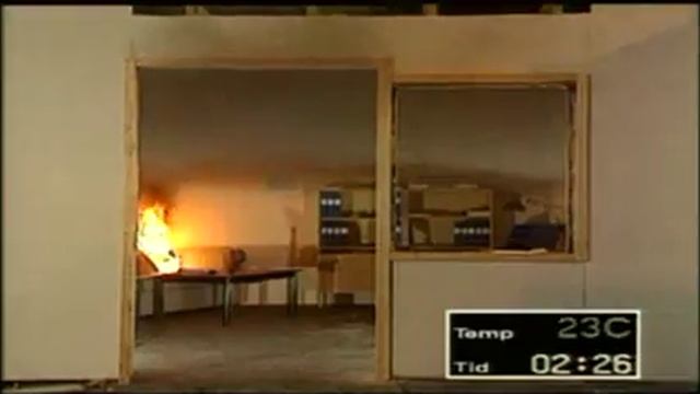 Достаточно 5 минут, чтобы маленькое пламя свечи превратилось в пожар смотреть онлайн