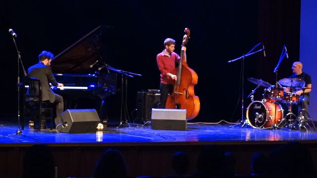 Andrea Manzoni Trio at Cherepovets Philharmonic 10/02/16 смотреть онлайн