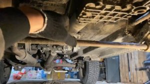 Перенос стабилизатора под лифт на НИВУ! Наглядный пример! Разжимаем подвеску!.mp4