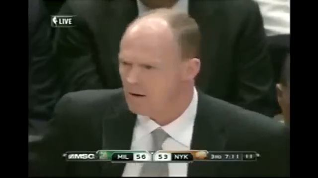 Steve Novak Throws Basketball at Bucks Coach смотреть онлайн
