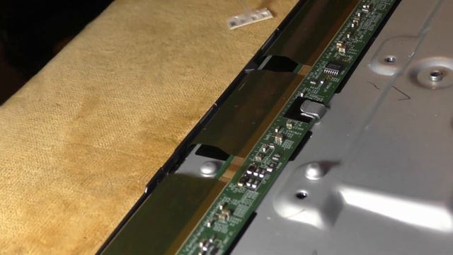 Вертикальные полосы вместо изображения на телевизоре SAMSUNG UE55KS8000U смотреть онлайн