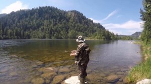 Крутая рыбалка на хариуса на спиннинг летом! Ловля хариуса в Горном Алтае! Обзор снасти на хариуса.