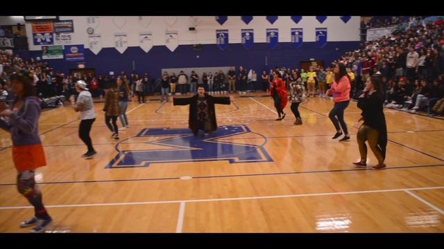 MACKLEMORE x RYAN LEWIS: DOWNTOWN (LIP SYNC CHALLENGE) MCNARY HIGH SCHOOL смотреть онлайн