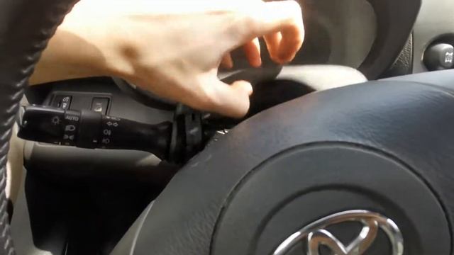 Toyota RAV4 2009 года выпуска снятие приборной панели.