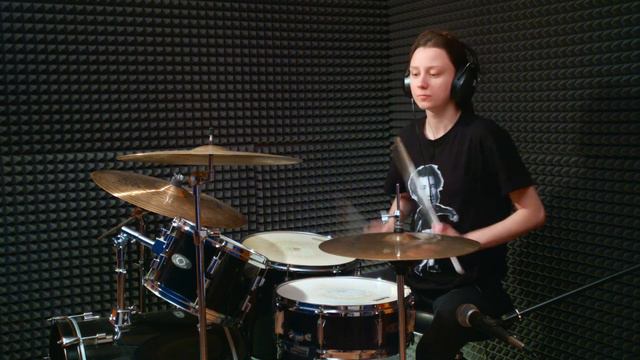 Волкова Алёна - Adele - Rolling in the Deep (drum cover) смотреть онлайн