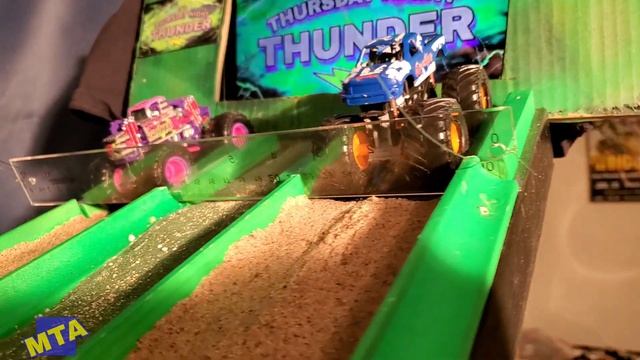 Hot wheels Diecast Monster Truck Racing! (Thunder Episode: 39) смотреть онлайн
