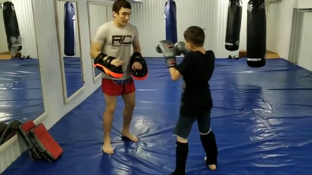 Хаджимурад держит на падах будущих чемпионов