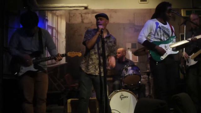 Miss Nihon (ミス日本) Cornered Men Live In Tokyo