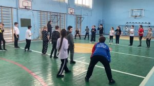 Урок физической культуры. Подвижная игра «Перестрелка». Класс 4А