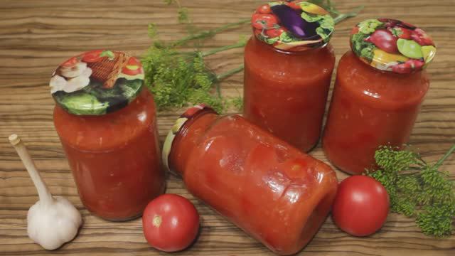 🍅Помидоры в томатной заливке. 🧄Классический рецепт заготовки томатов на зиму. смотреть онлайн