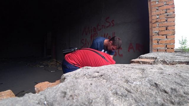 ЧТО БУДЕТ ЕСЛИ СКИНУТЬ ШАР С КРЫШИ? наполненный водой! смотреть онлайн