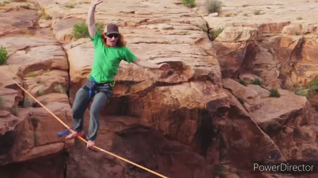 Хождение по стропе над каньоном смотреть онлайн