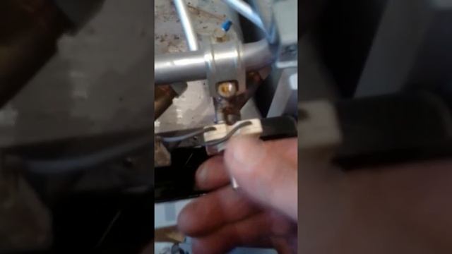 Газовая плита Indesit. Ремонт электроподжига газа. смотреть онлайн