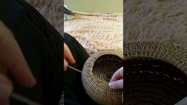 Плетение из хвои, иголок сосны. Завершение плетения узлом "соты" смотреть онлайн