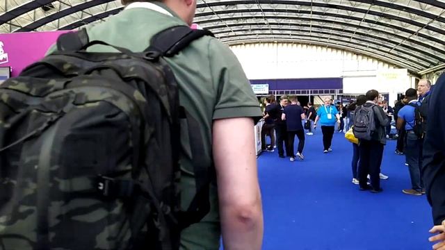 Interviews with Lens' fans at KubeCon EU 23 смотреть онлайн
