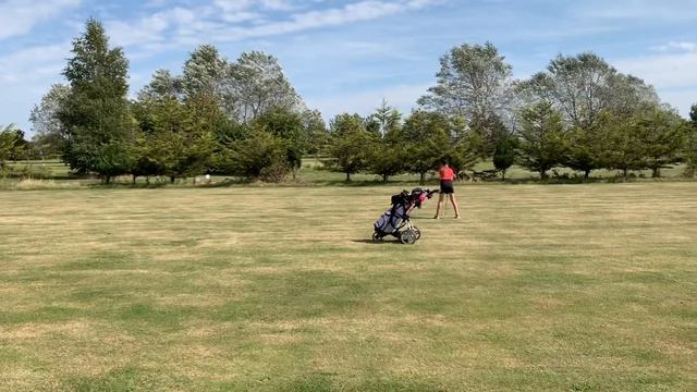 Few holes with coach Kris at Stonham Barns Golf Imogen age 9 August 19 смотреть онлайн