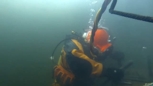 Подводная сварка в снаряжении СВУ-5 смотреть онлайн