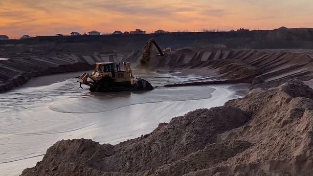 Caterpillar d7r2 работа на карте намыва, закат смотреть онлайн