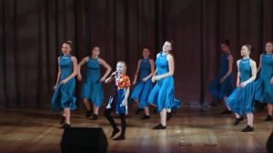 На ладошках неба пляшут облака.Слова и музыка Ксении Ситник исполняет  Алексеева Лера Студия Форс