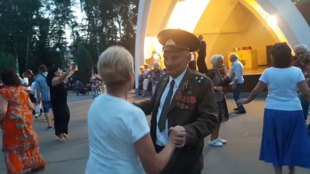 Ты крутила мной!!!??Танцы в парке Горького!!!??Харьков 2021 смотреть онлайн