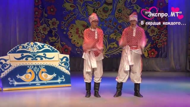 Фрагмент из спектакля "Вовка в 3/9 царстве" - "Мы два брата из ларца" смотреть онлайн