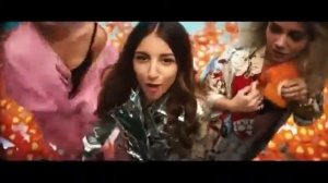 KRISTINA SI На фоне играет Кристина Си- оригинал