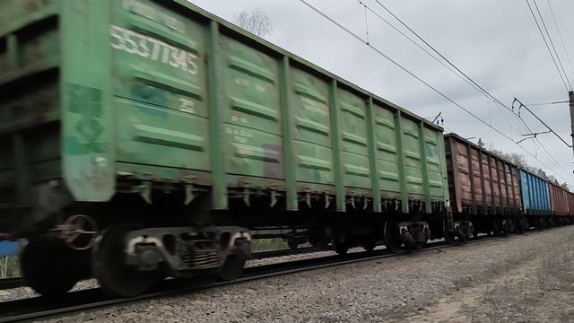 Встречные ВЛ10У-595 и ВЛ11.8-698/703А с приветливыми бригадами смотреть онлайн