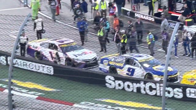 DENNY HAMLIN RUNS INTO ALEX BOWMAN POST RACE (crowd boos) смотреть онлайн