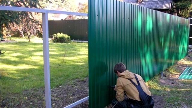 Почему забор на даче нужно ставить лицевой стороной к соседям смотреть онлайн