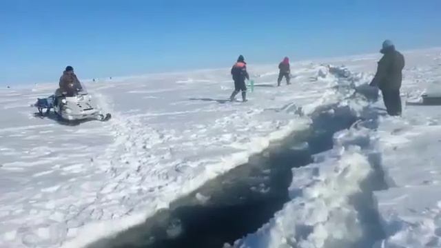 Отрывает лёд Охотское. смотреть онлайн