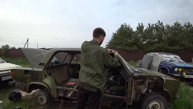 Вывез останки ДЫРЯТКИ. Ремонт полов, и восстановление задней арки. Проблем все БОЛЬШЕ / ВАЗ 2106 смотреть онлайн