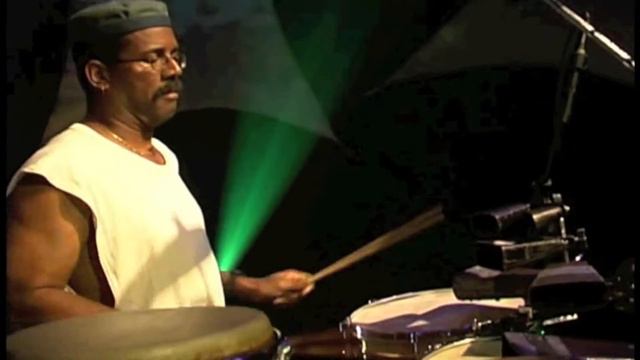 Munyungo Jackson "Heating The Sking" смотреть онлайн