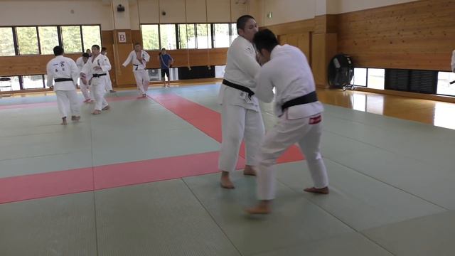 高校生と練習する師匠に密着するのが私の使命 смотреть онлайн